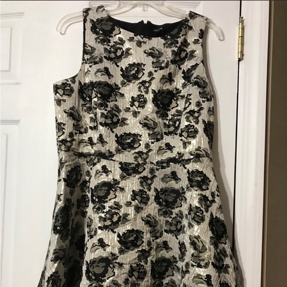 Very pretty Apt 9 sleeveless dress 12P never worn, nice for special occasion